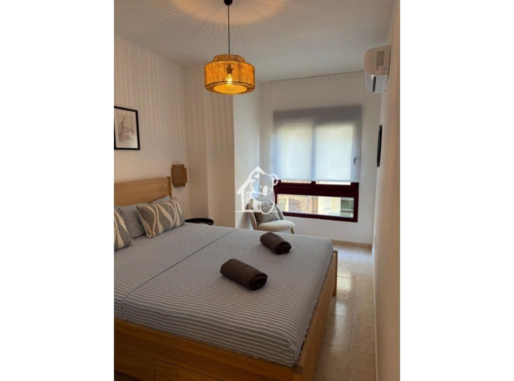 2 bedroom Beach Apartment for rent in Torrevieja - € 950 (Ref: 9731578)