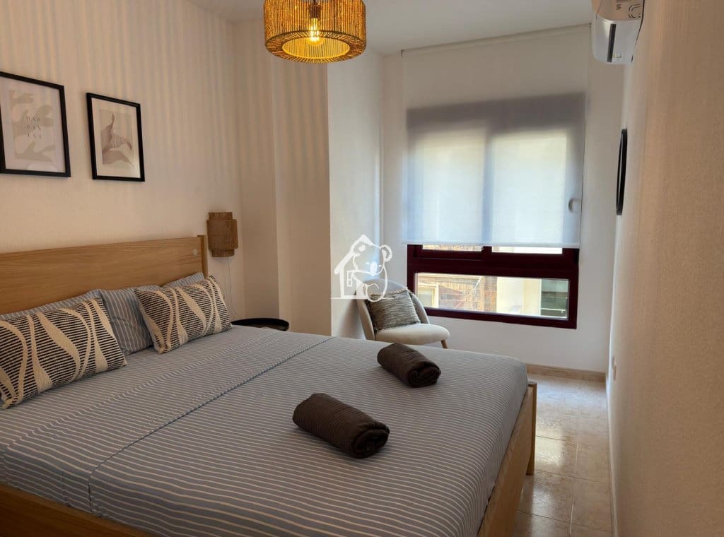 2 bedroom Beach Apartment for rent in Torrevieja - € 950 (Ref: 9731578)