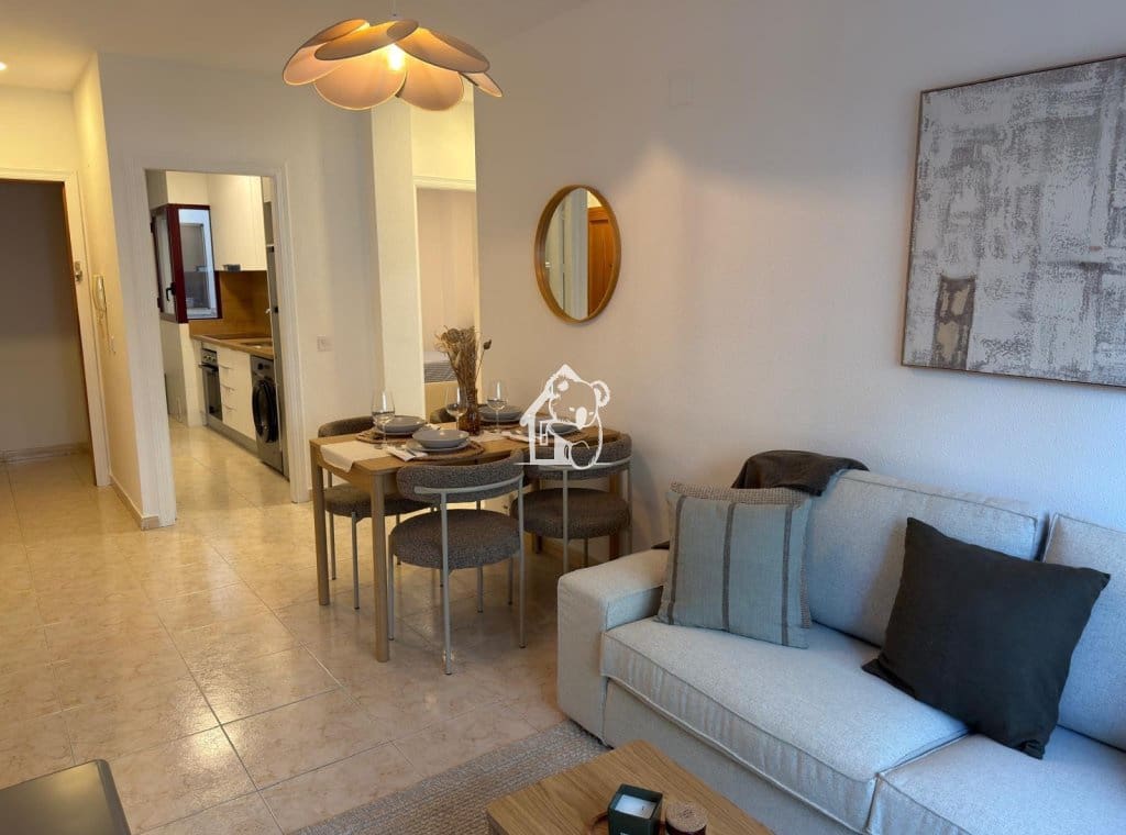 2 bedroom Beach Apartment for rent in Torrevieja - € 950 (Ref: 9731578)