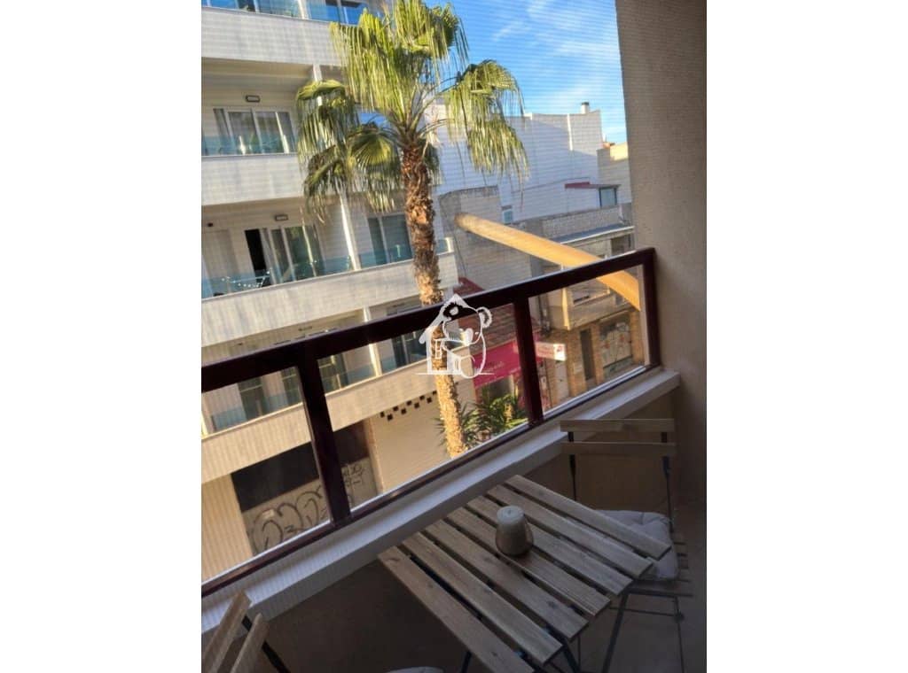 2 bedroom Beach Apartment for rent in Torrevieja - € 950 (Ref: 9731578)