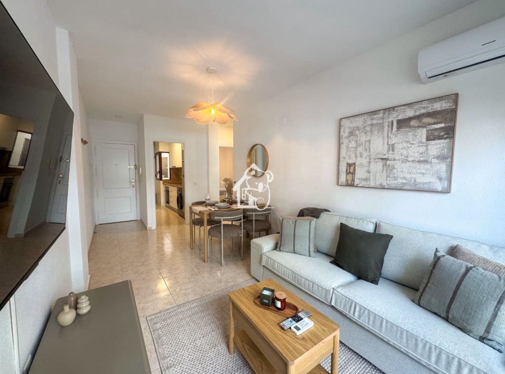2 bedroom Beach Apartment for rent in Torrevieja - € 950 (Ref: 9731578)