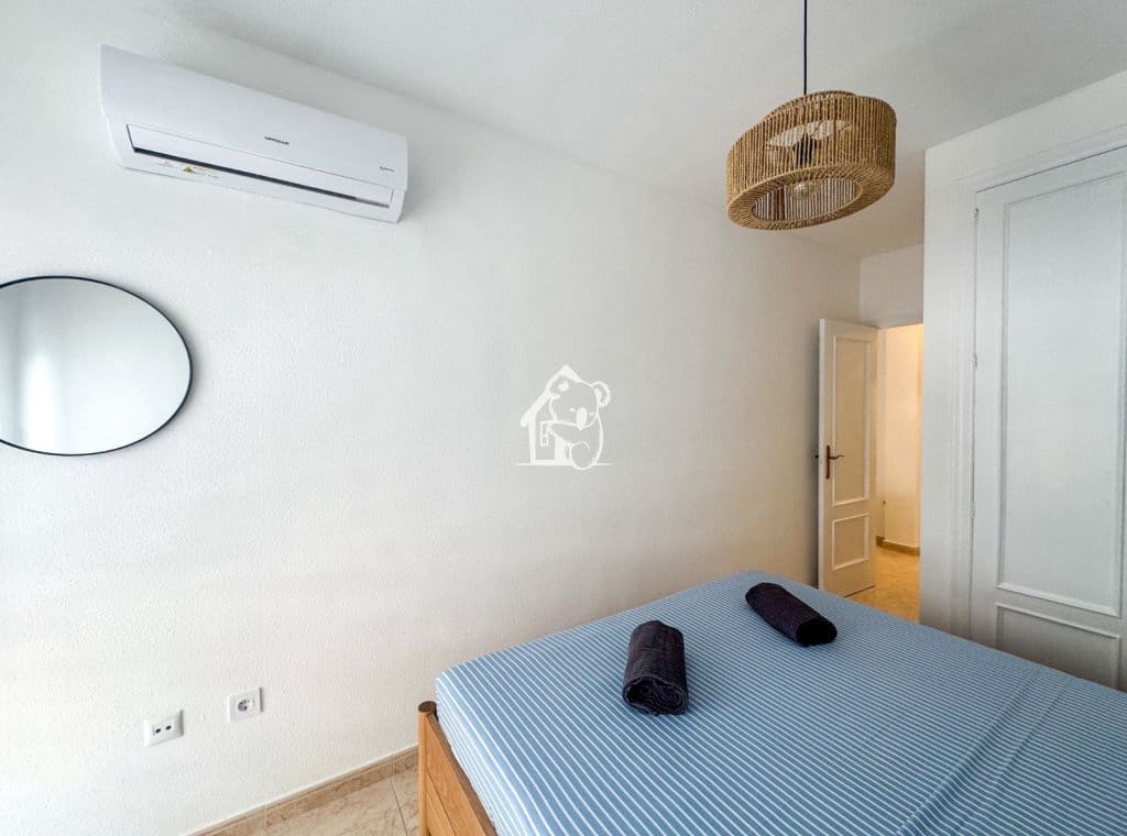 2 bedroom Beach Apartment for rent in Torrevieja - € 950 (Ref: 9731578)