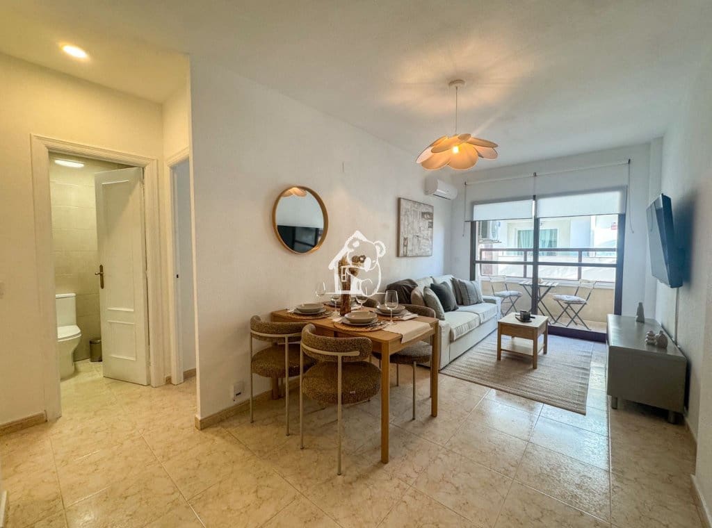2 bedroom Beach Apartment for rent in Torrevieja - € 950 (Ref: 9731578)