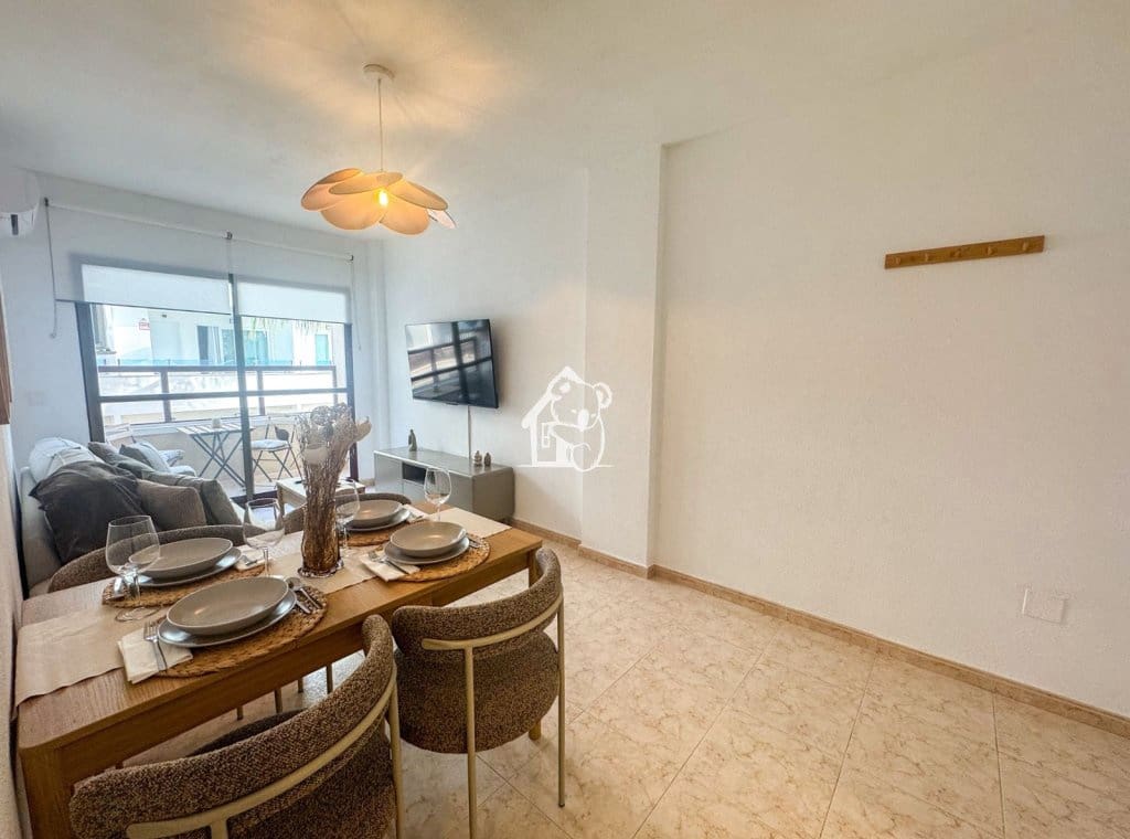 2 bedroom Beach Apartment for rent in Torrevieja - € 950 (Ref: 9731578)