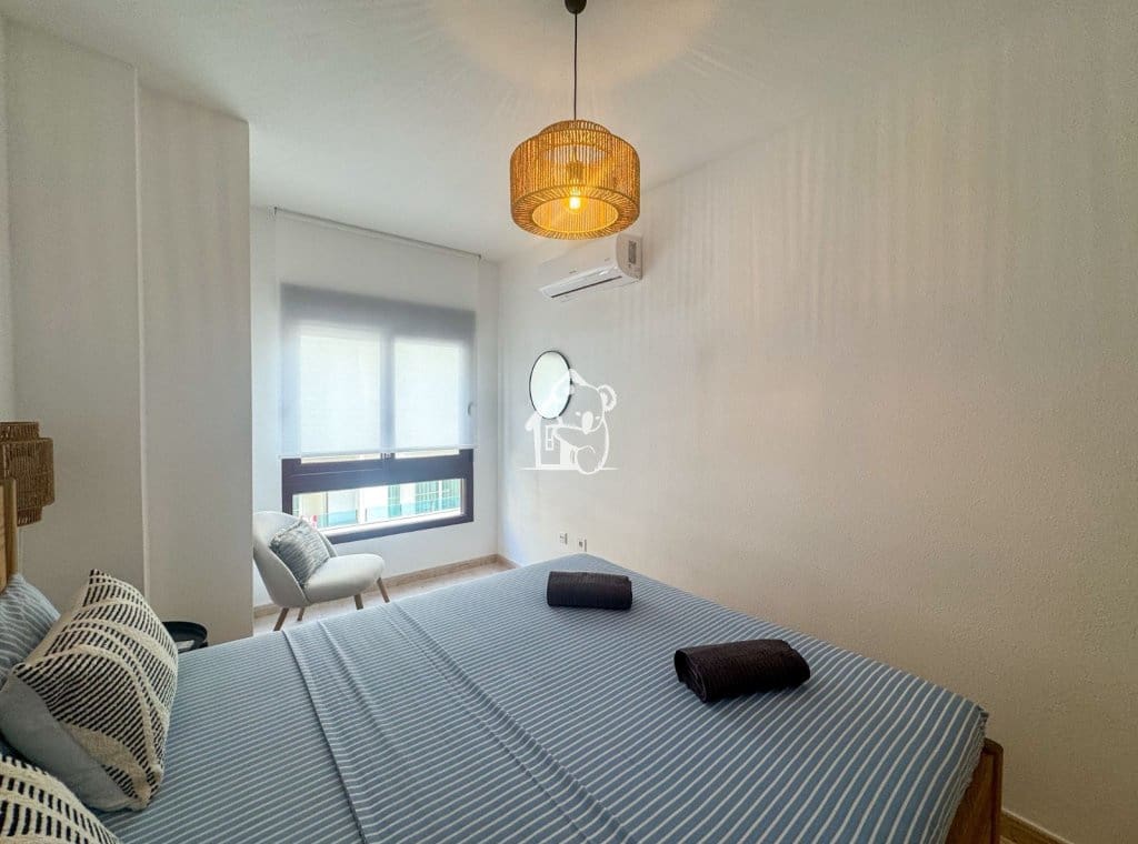 2 bedroom Beach Apartment for rent in Torrevieja - € 950 (Ref: 9731578)