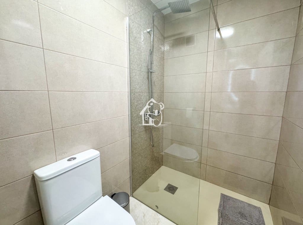 2 bedroom Beach Apartment for rent in Torrevieja - € 950 (Ref: 9731578)
