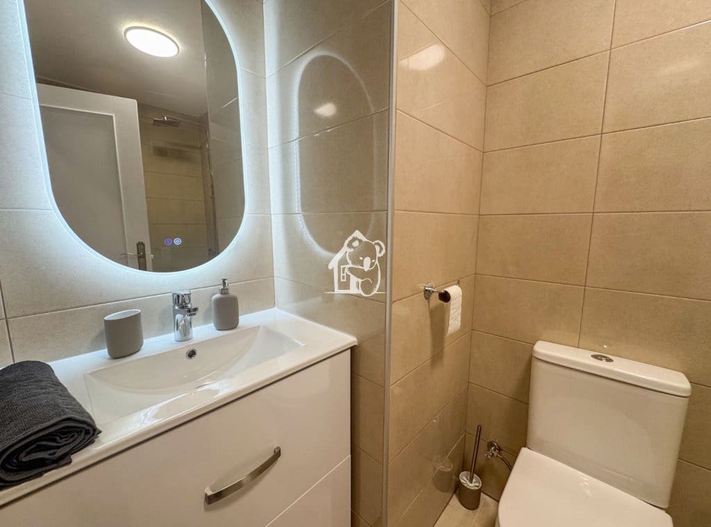 2 bedroom Beach Apartment for rent in Torrevieja - € 950 (Ref: 9731578)