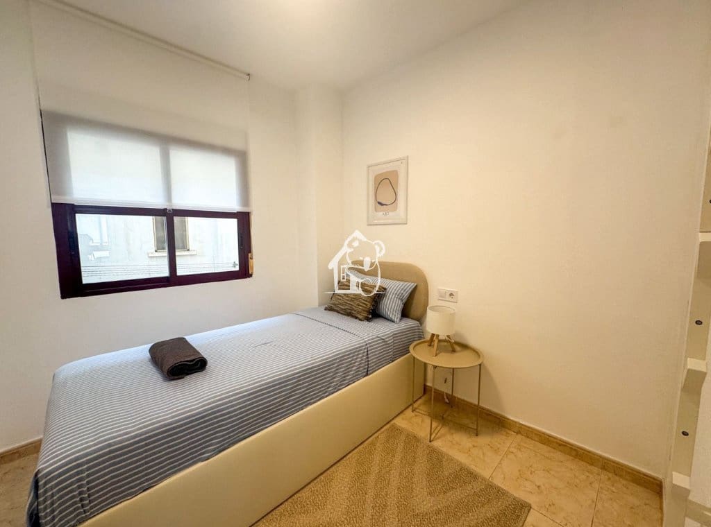 2 bedroom Beach Apartment for rent in Torrevieja - € 950 (Ref: 9731578)