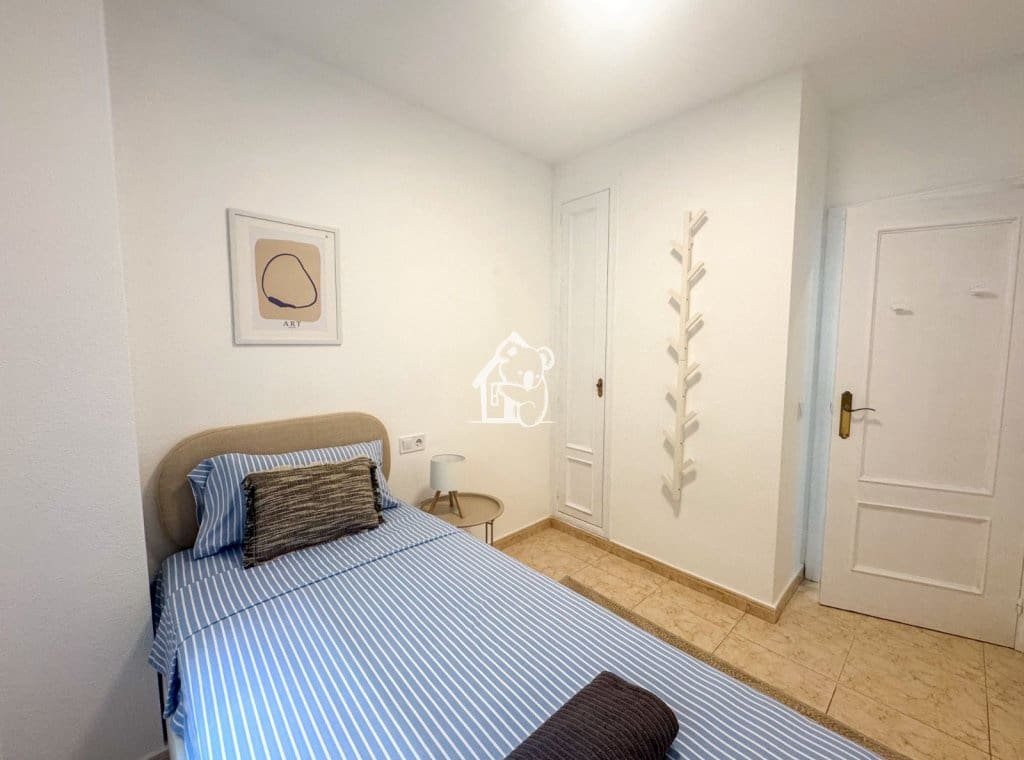 2 bedroom Beach Apartment for rent in Torrevieja - € 950 (Ref: 9731578)