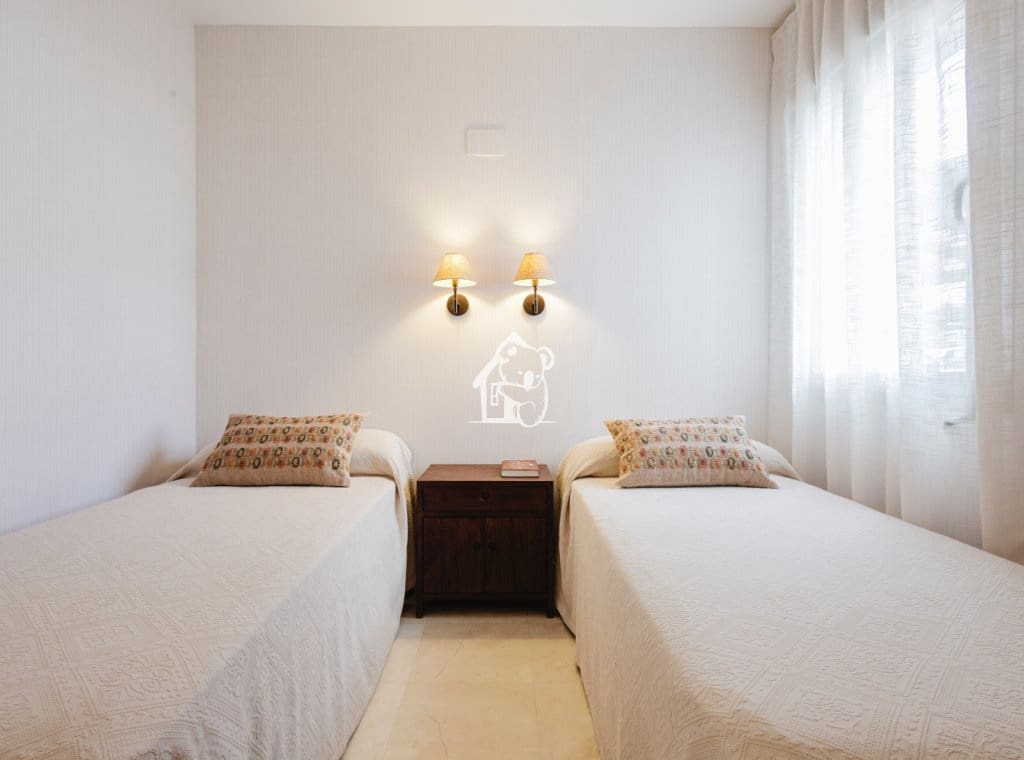 2 bedroom Apartment for rent in Orihuela Costa with pool garage - € 1,950 (Ref: 9741428)