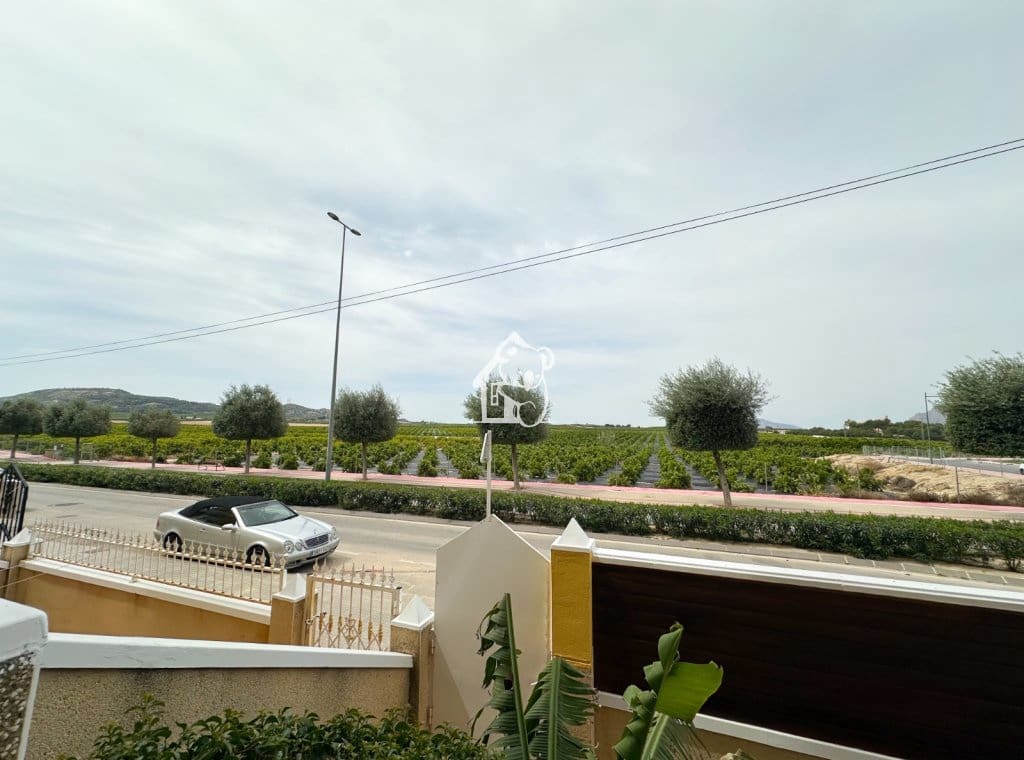 2 soverom Leilighet til leie i Algorfa med svømmebasseng garasje - € 850 (Ref: 9751474)