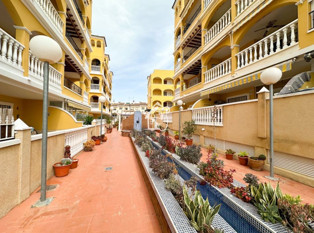 2 soverom Leilighet til leie i Algorfa med svømmebasseng garasje - € 850 (Ref: 9751474)