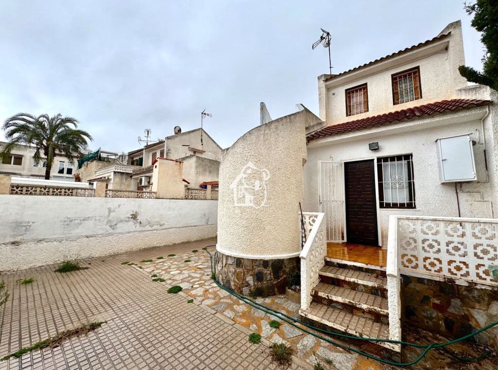 3 quarto Moradia para venda em Torrevieja com piscina - 190 000 € (Ref: 9755089)