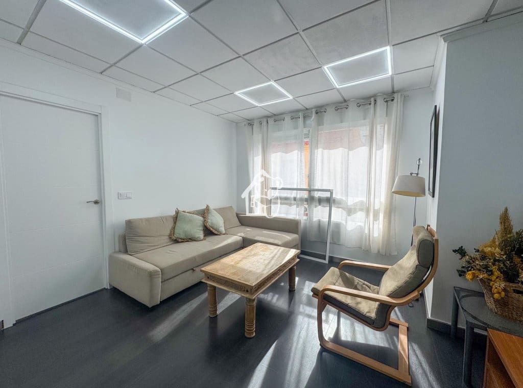 2 bedroom Apartment for rent in Torrevieja with garage - € 900 (Ref: 9755090)