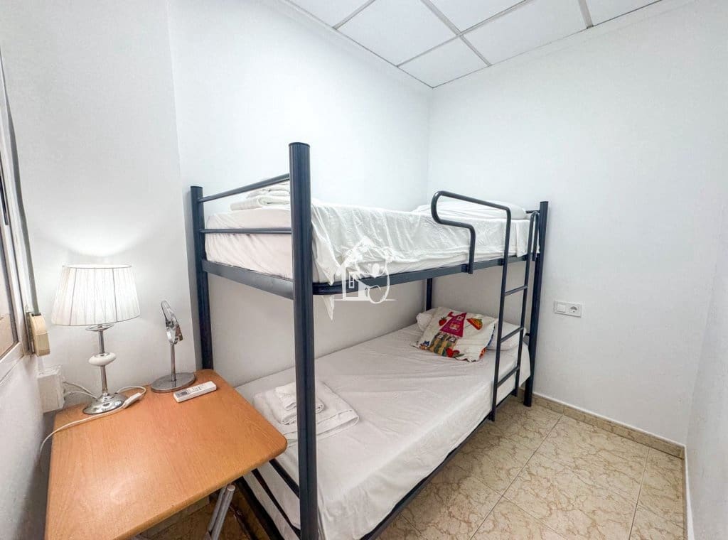 2 bedroom Apartment for rent in Torrevieja with garage - € 900 (Ref: 9755090)