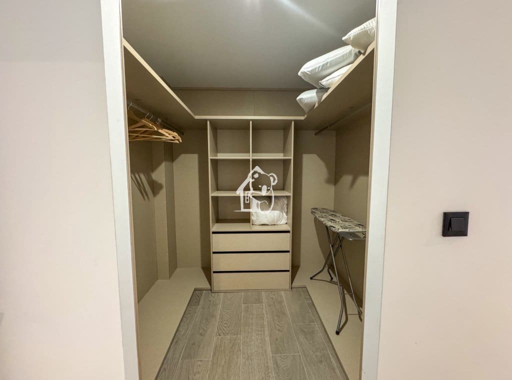 4 bedroom Apartment for rent in Torrevieja - € 2,000 (Ref: 9758539)