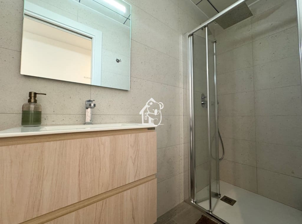 4 bedroom Apartment for rent in Torrevieja - € 2,000 (Ref: 9758539)