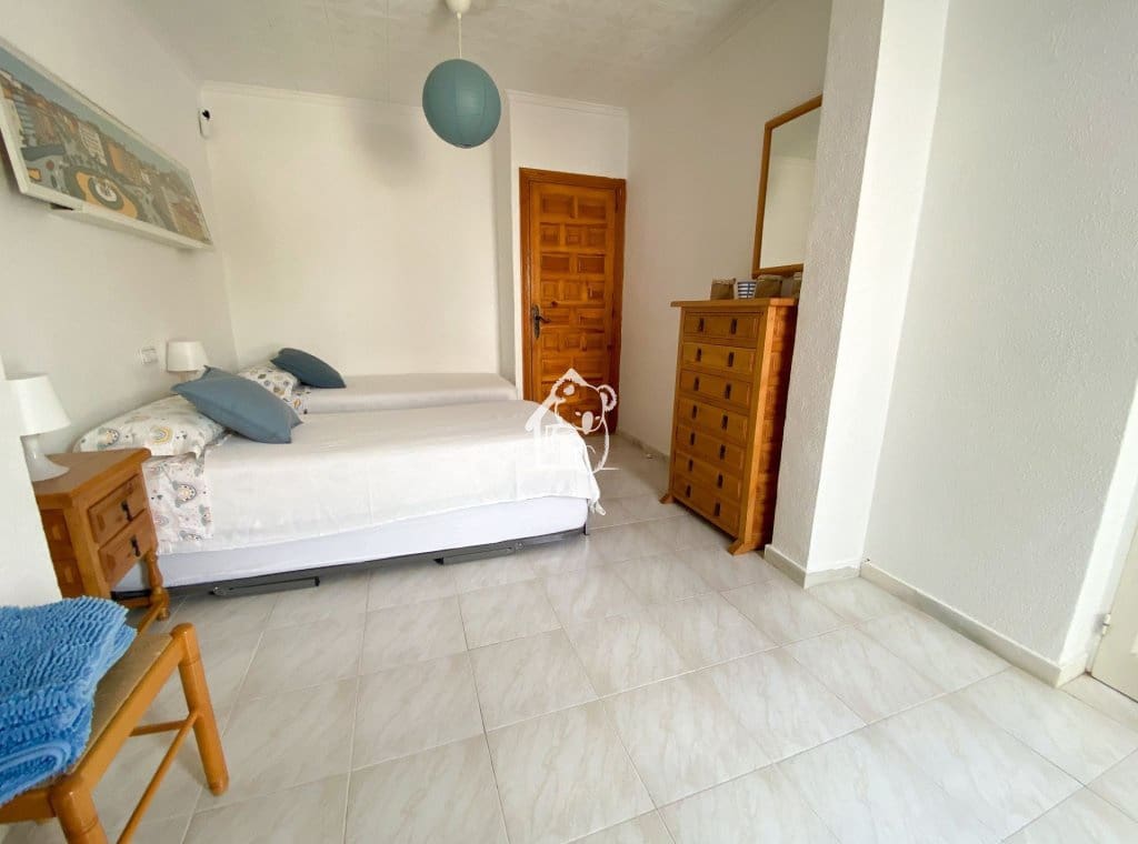 2 soverom Villa til leie i Torrevieja med svømmebasseng - € 1 400 (Ref: 9761582)