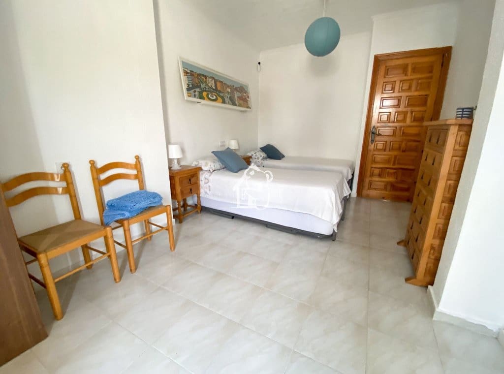 2 soverom Villa til leie i Torrevieja med svømmebasseng - € 1 400 (Ref: 9761582)