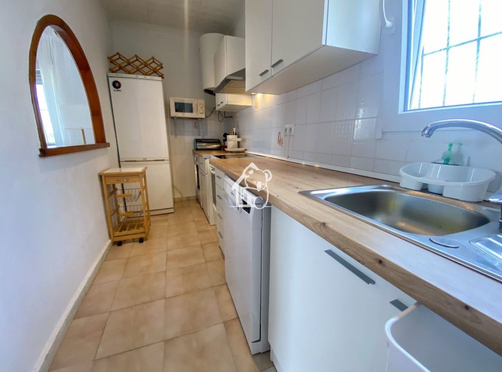 2 soverom Villa til leie i Torrevieja med svømmebasseng - € 1 400 (Ref: 9761582)