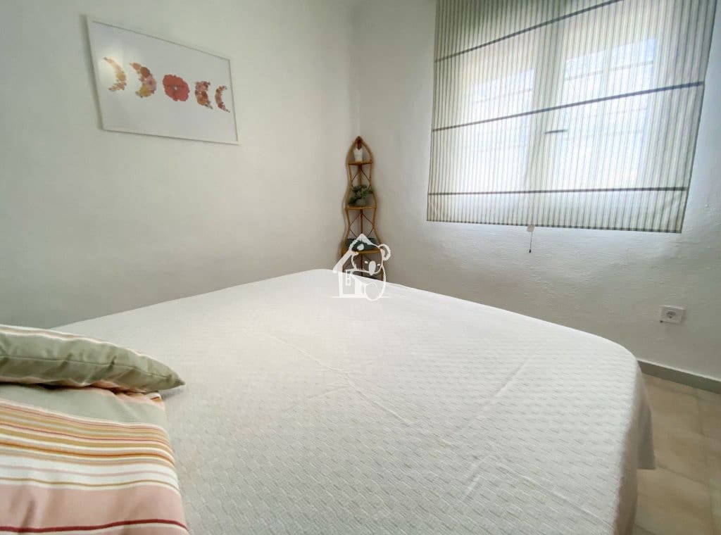 2 soverom Villa til leie i Torrevieja med svømmebasseng - € 1 400 (Ref: 9761582)