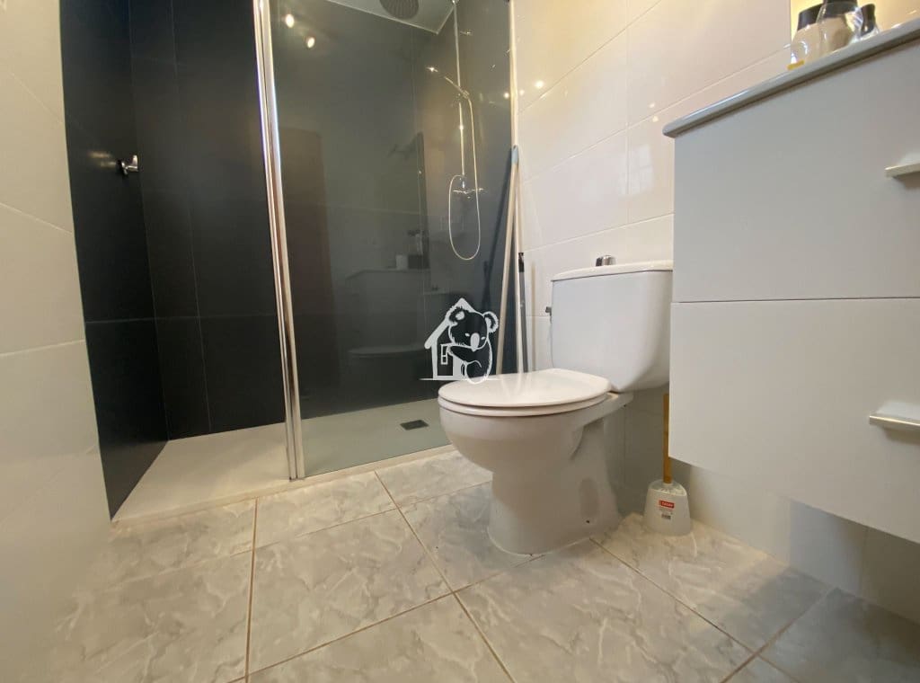 2 soverom Villa til leie i Torrevieja med svømmebasseng - € 1 400 (Ref: 9761582)