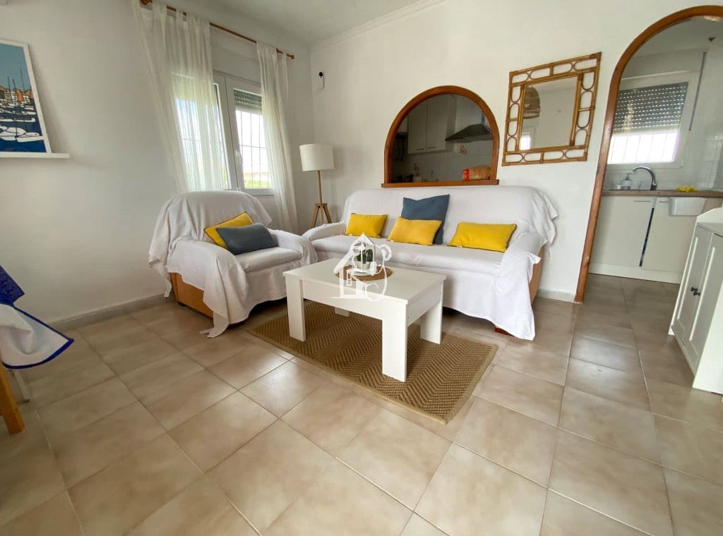 2 soverom Villa til leie i Torrevieja med svømmebasseng - € 1 400 (Ref: 9761582)