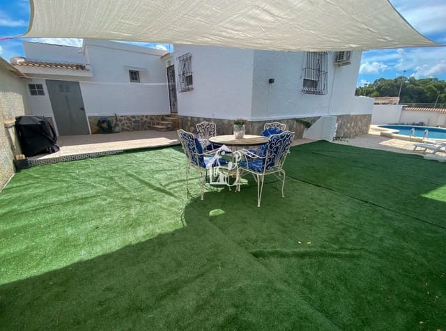2 soverom Villa til leie i El Chaparral, Torrevieja med svømmebasseng - € 1 400 (Ref: 9761582)