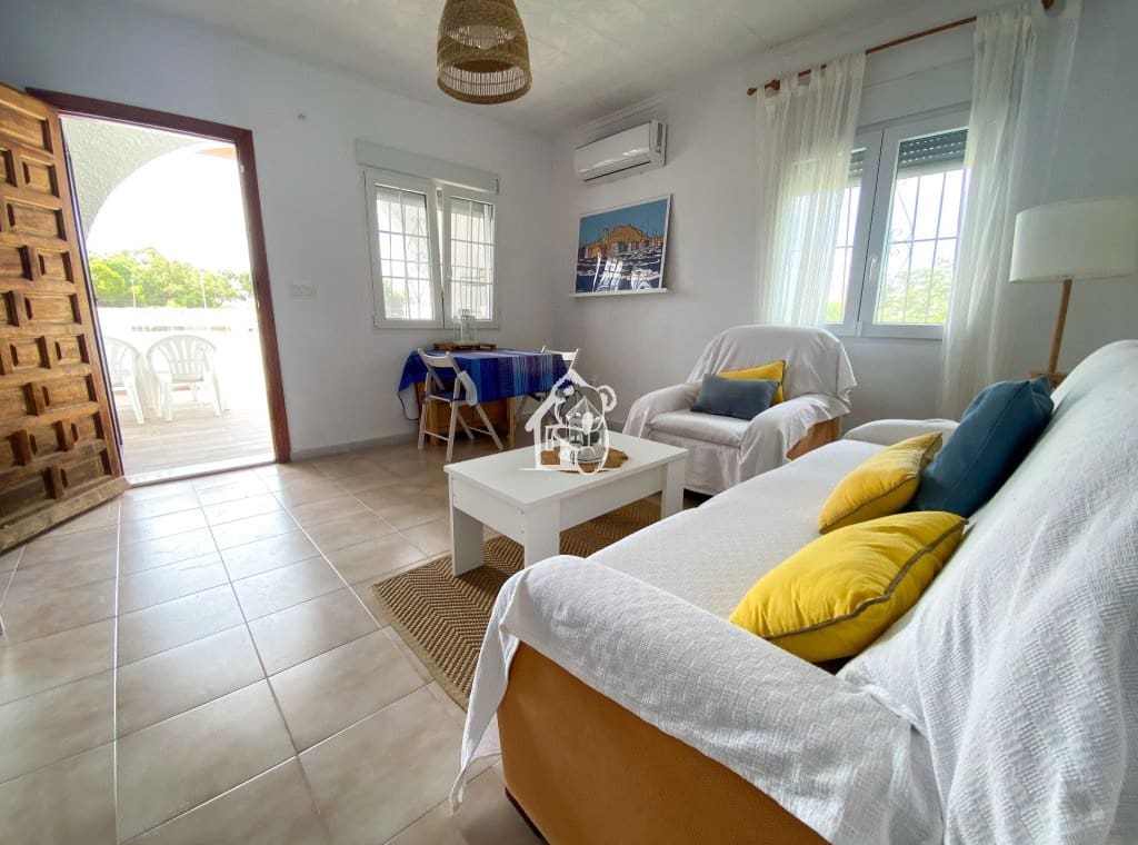2 soverom Villa til leie i Torrevieja med svømmebasseng - € 1 400 (Ref: 9761582)