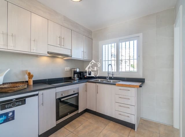 3 soveværelse Byhus til leje i Villamartin, Orihuela med swimmingpool - € 1.600 (Ref: 9772536)