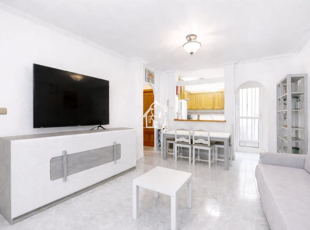 2 bedroom Townhouse for rent in Villamartin with pool garage - € 1,350 (Ref: 9777309)