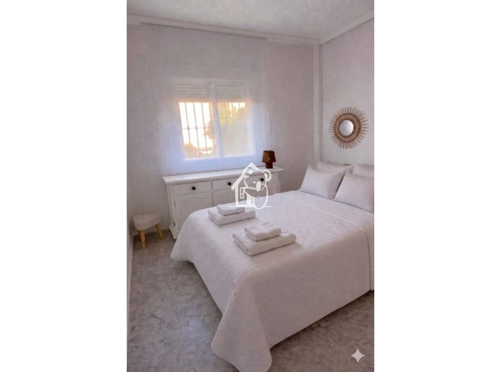 2 bedroom Townhouse for rent in Villamartin with pool garage - € 1,350 (Ref: 9777309)