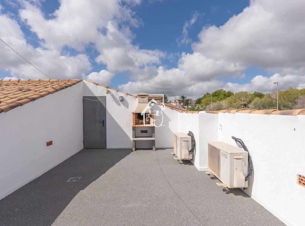 2 bedroom Townhouse for rent in Villamartin with pool garage - € 1,350 (Ref: 9777309)