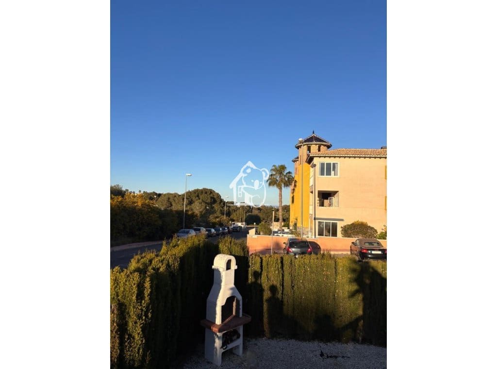 2 bedroom Townhouse for rent in Villamartin with pool garage - € 1,350 (Ref: 9777309)