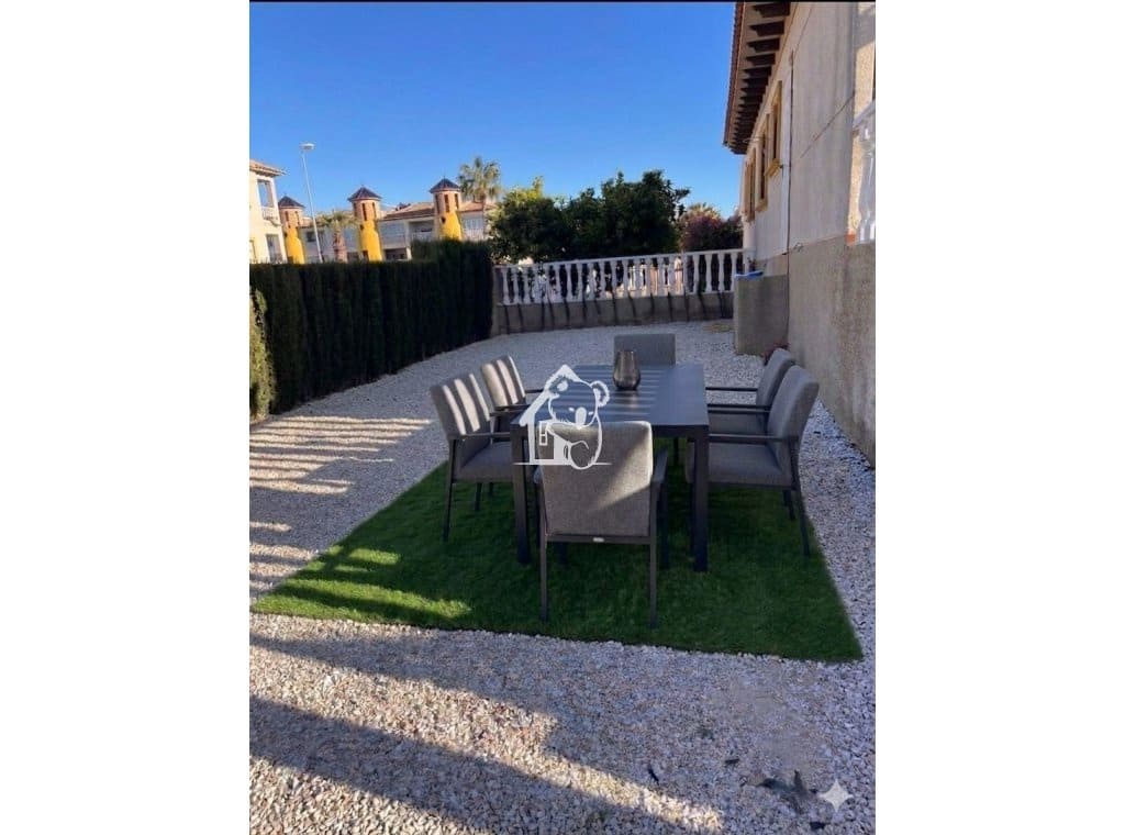 2 bedroom Townhouse for rent in Villamartin with pool garage - € 1,350 (Ref: 9777309)