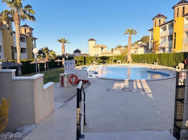 Maison de Ville de 2 chambres à louer à Villamartin, Orihuela avec piscine garage - 1 350 € (Ref: 9777309)