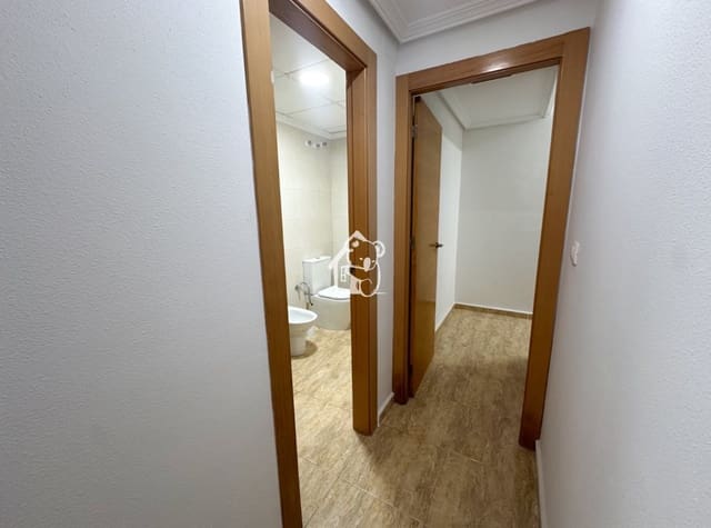 Apartamento de 2 habitaciones en Las Viñas, Guardamar del Segura en alquiler - 760 € (Ref: 9777550)