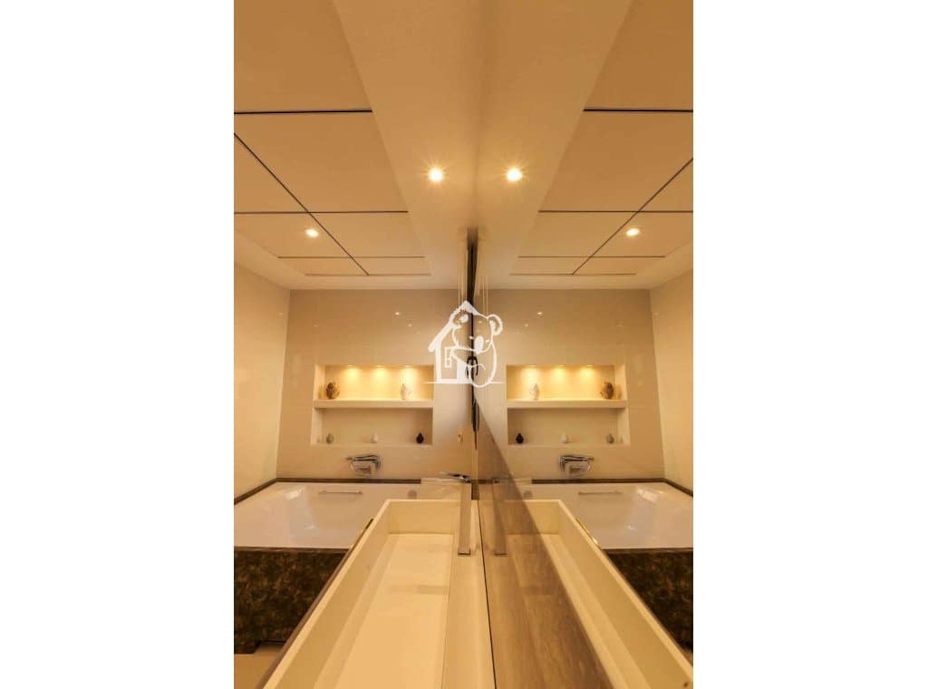 3 makuuhuone Huvila myytävänä paikassa Torrevieja mukana uima-altaan 
autotalli - 1 630 000 € (Ref: 9787984)