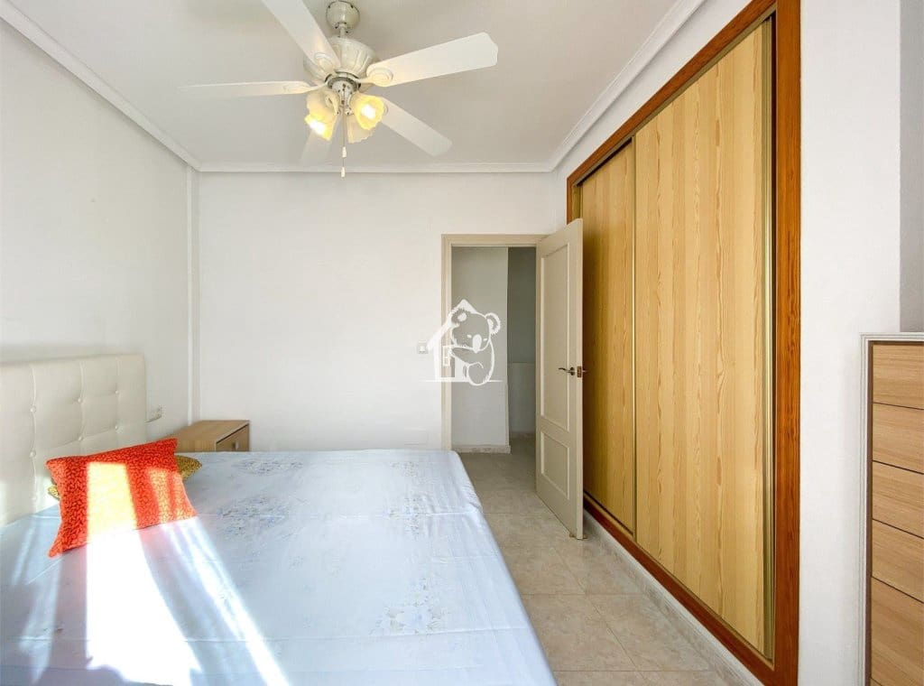 Casa de 3 habitaciones en Torrevieja en alquiler con piscina - 1.600 € (Ref: 9789981)