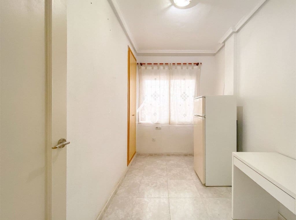 Casa de 3 habitaciones en Torrevieja en alquiler con piscina - 1.600 € (Ref: 9789981)