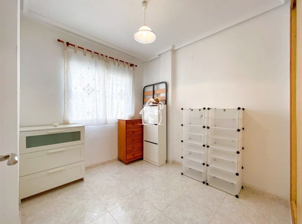 Casa de 3 habitaciones en Torrevieja en alquiler con piscina - 1.600 € (Ref: 9789981)