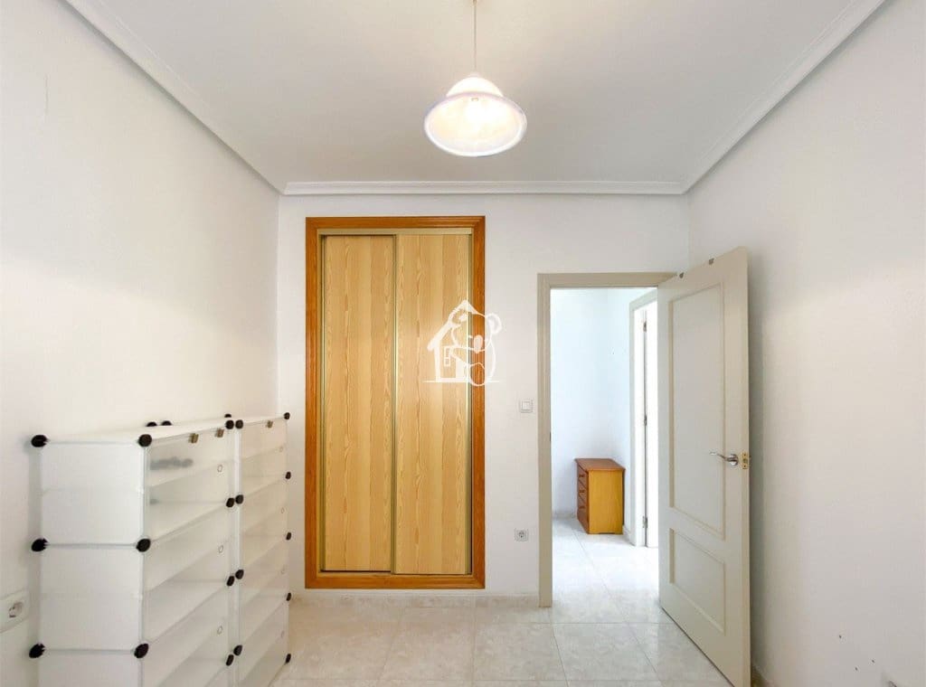 Casa de 3 habitaciones en Torrevieja en alquiler con piscina - 1.600 € (Ref: 9789981)