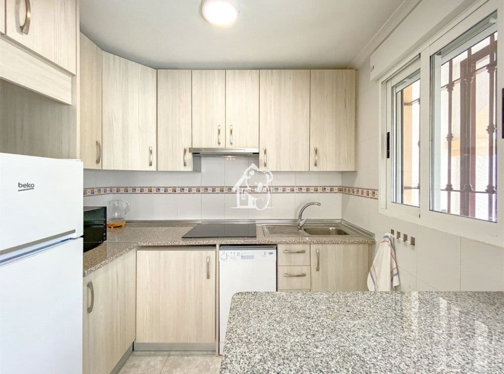 Casa de 3 habitaciones en Torrevieja en alquiler con piscina - 1.600 € (Ref: 9789981)