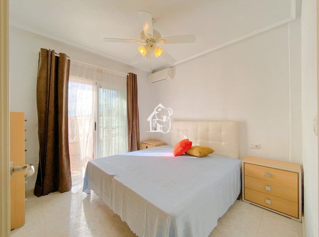 Casa de 3 habitaciones en Torrevieja en alquiler con piscina - 1.600 € (Ref: 9789981)