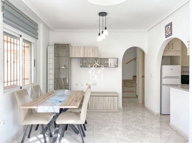 3 makuuhuone Omakotitalo vuokrattavana paikassa Parque Acuático - Sector 25, Torrevieja mukana uima-altaan - 1 600 € (Ref: 9789981)