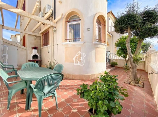 3 makuuhuone Omakotitalo vuokrattavana paikassa Parque Acuático - Sector 25, Torrevieja mukana uima-altaan - 1 600 € (Ref: 9789981)