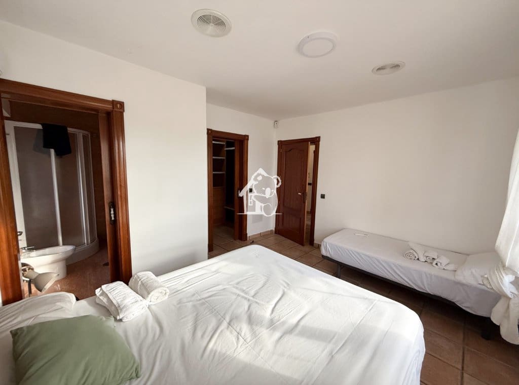 5 soverom Villa til salgs i Torrevieja med svømmebasseng garasje - € 700 000 (Ref: 9789982)