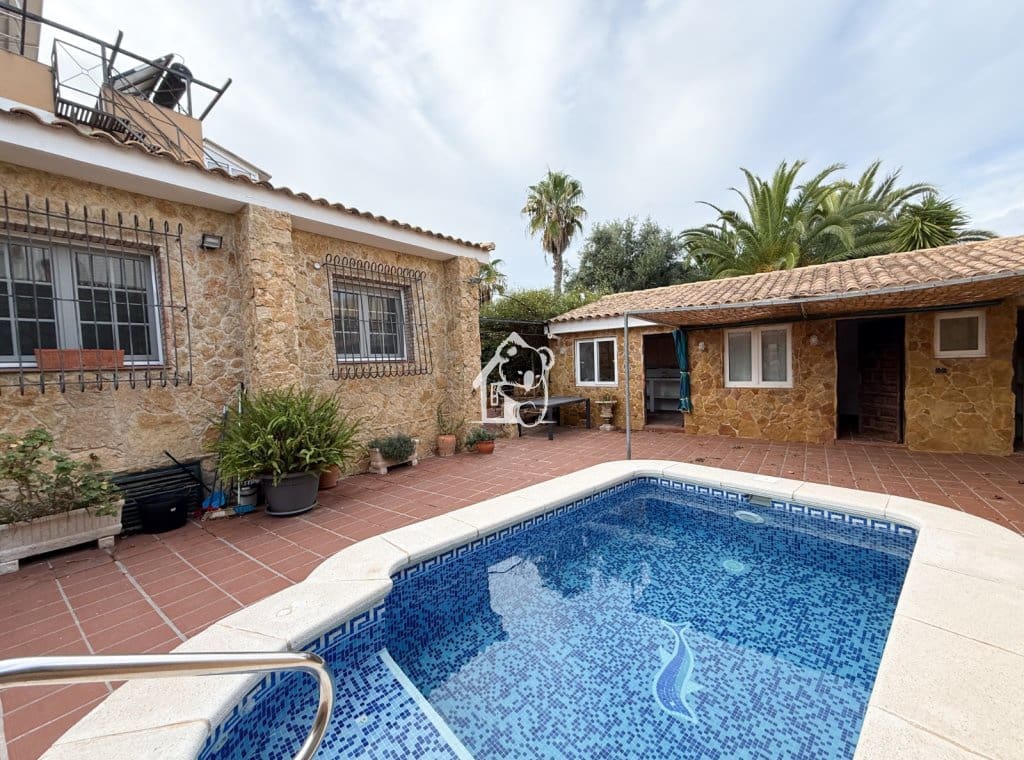 5 soverom Villa til salgs i Torrevieja med svømmebasseng garasje - € 700 000 (Ref: 9789982)