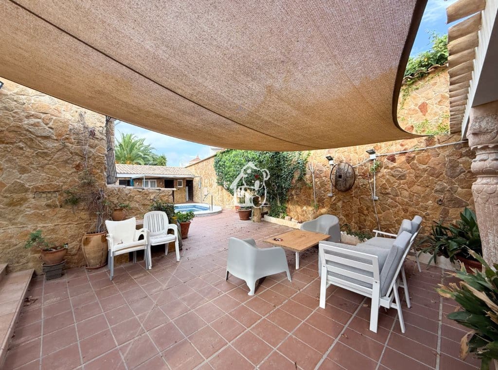 5 soverom Villa til salgs i Torrevieja med svømmebasseng garasje - € 700 000 (Ref: 9789982)