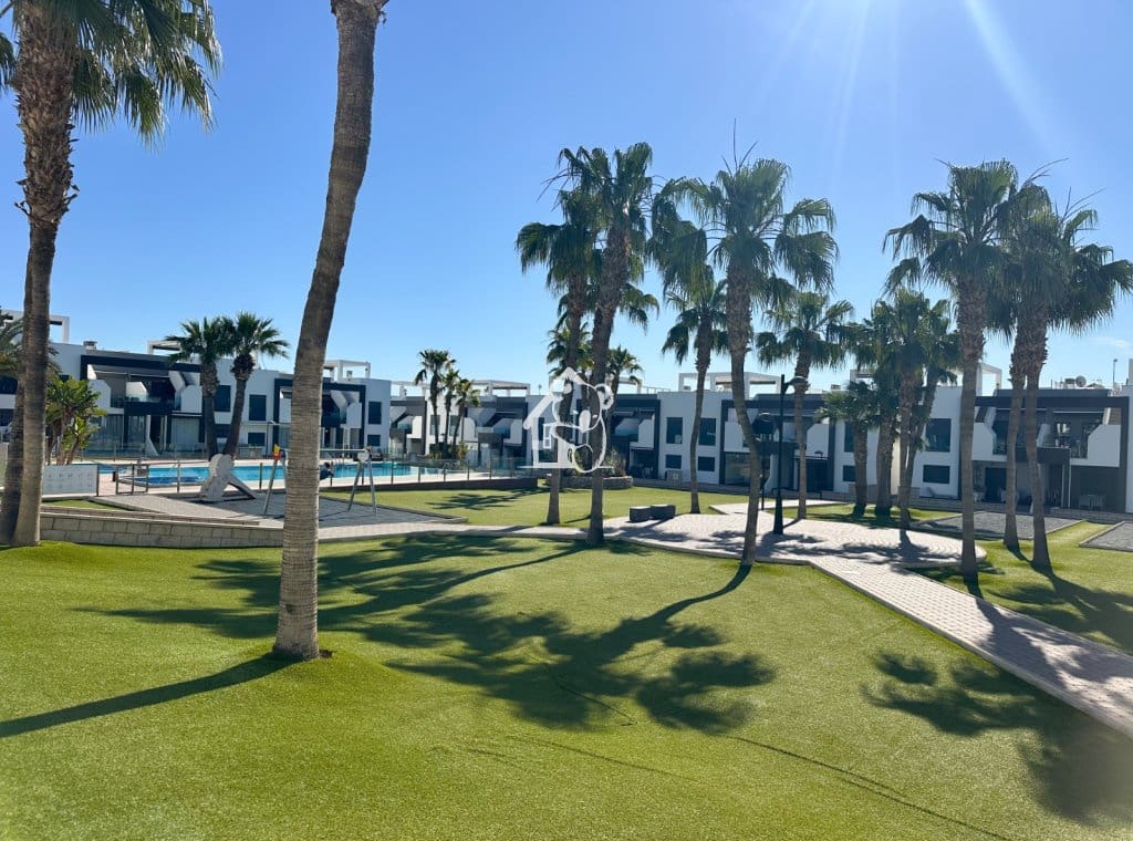 2 sovrum Bungalow att hyra i Orihuela Costa med pool garage - 1 500 € (Ref: 9789983)